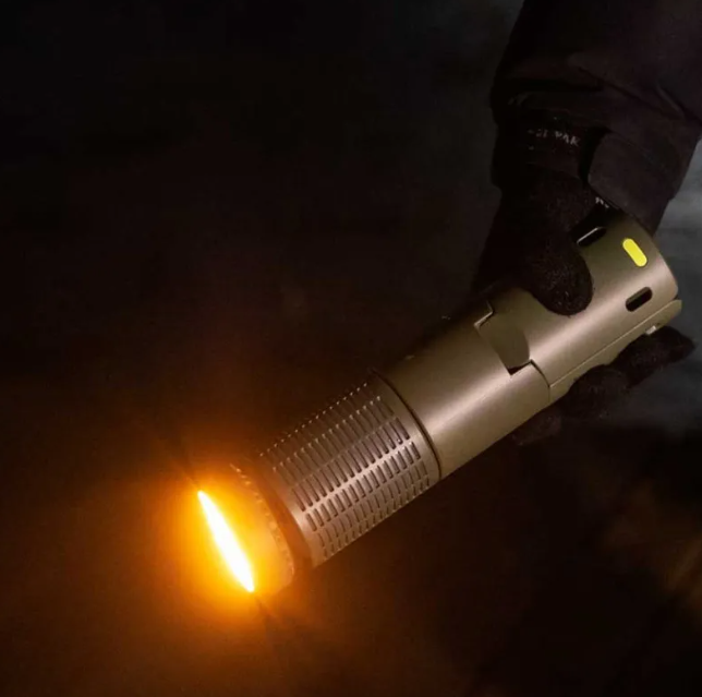 Teleskopická kempingová lampa se stativem