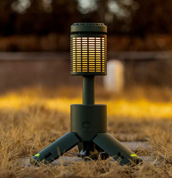 Teleskopická kempingová lampa se stativem